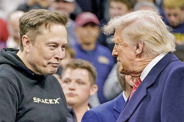 Trump ataca al “loco” Elon Musk y amenaza con anular sus contratos con el Gobierno