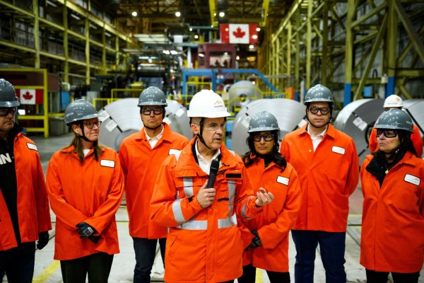 <p>Mark Carney habla en una planta de acero de ArcelorMittal Dofasco en Hamilton, Ontario.</p>
