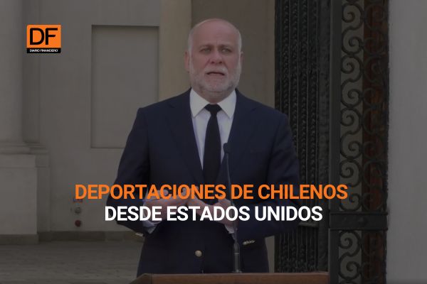 <p>Ahora en DF | Chilenos deportados desde EEUU: Gobierno dice que “van a seguir habiendo vuelos de esta naturaleza”</p>