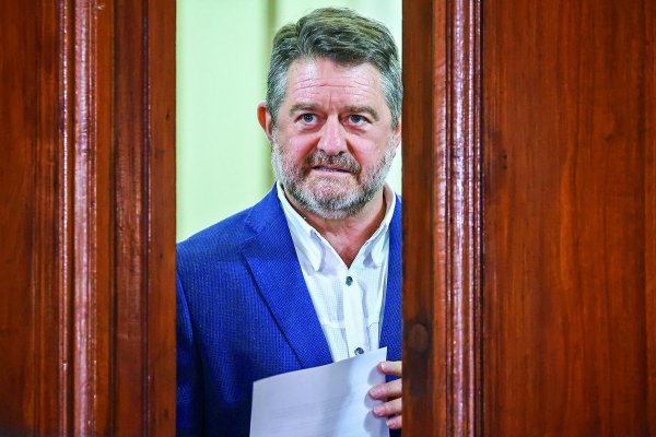 <p>El complejo momento del gobernador Claudio Orrego</p>
