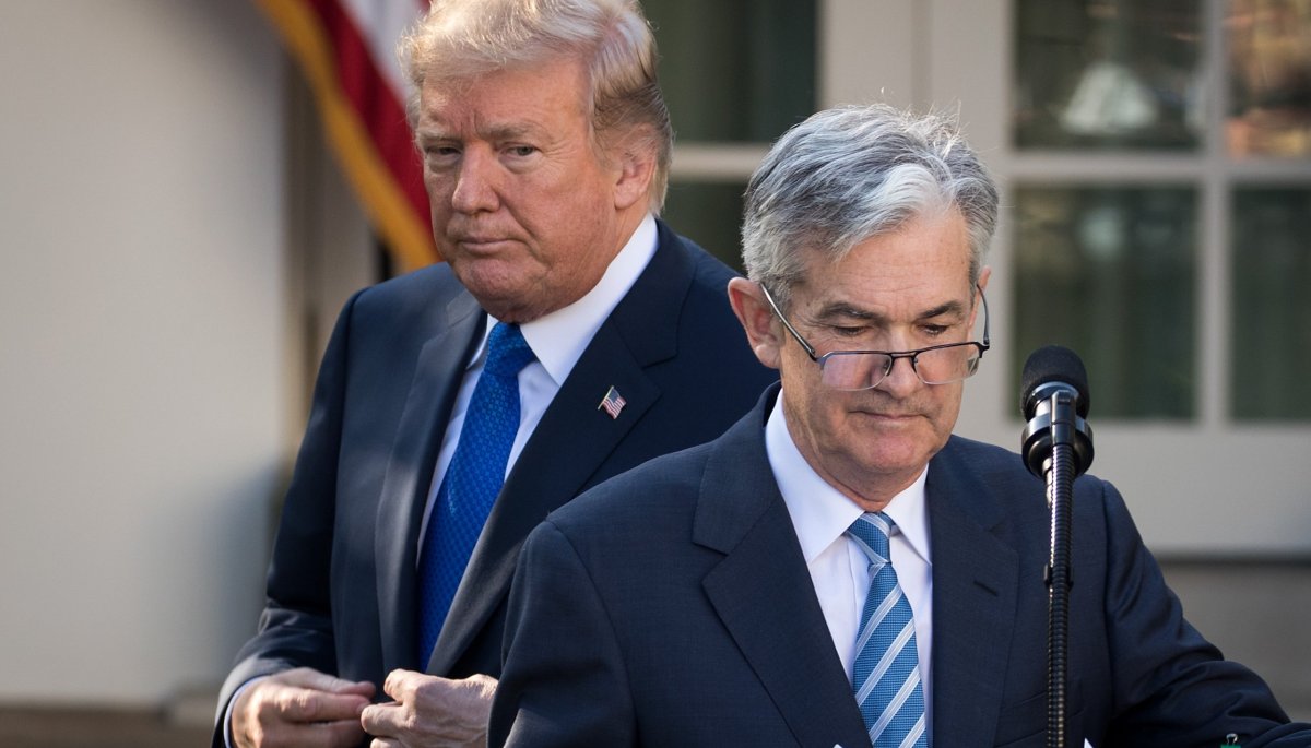 Trump presiona a la Reserva Federal para que recorte la tasa de interés en 