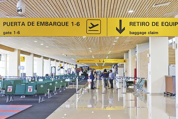 <p>Aerolíneas y gremios alertan por deficiencias en infraestructura de aeropuertos regionales que les impide operar con mal tiempo</p>