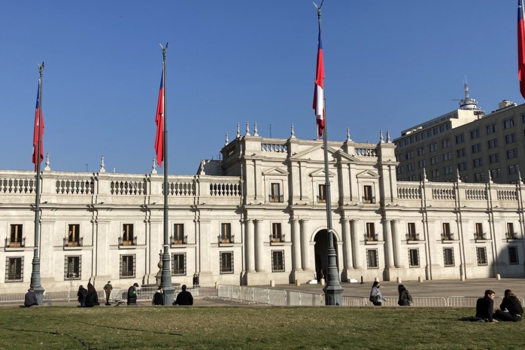 Renta fija en año de elecciones: la austeridad chilena contrasta con EEUU y ayuda a sus bonos