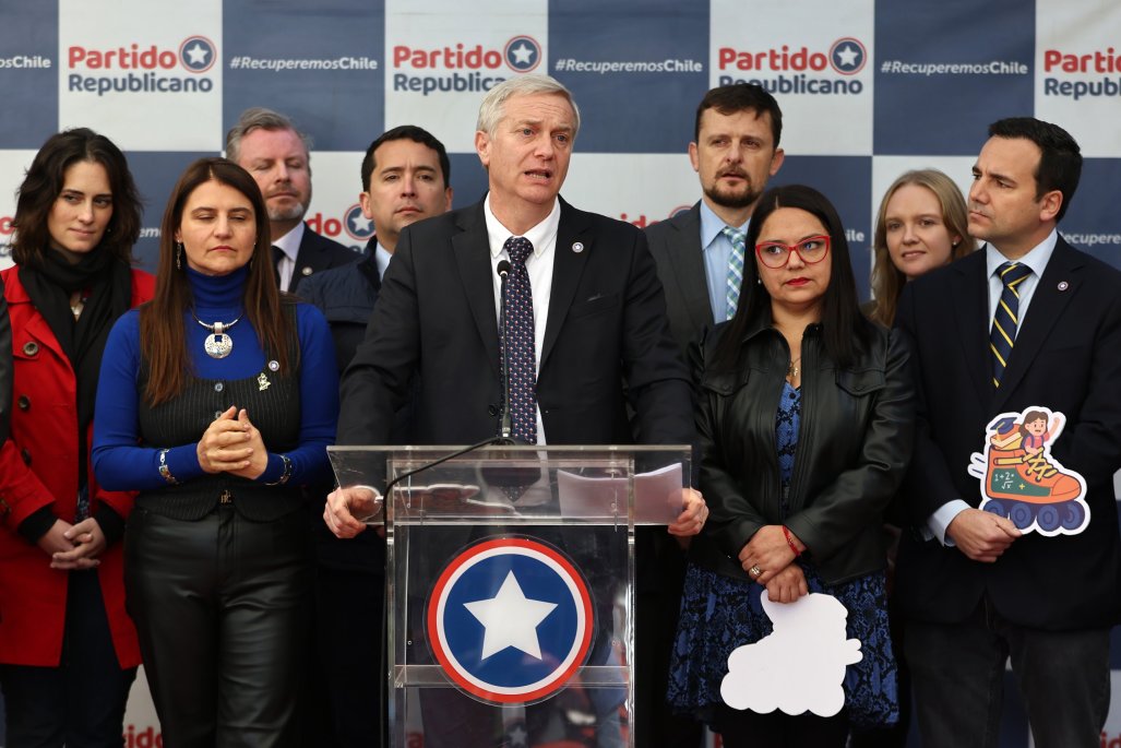 Kast reafirma autonomía en candidaturas políticas