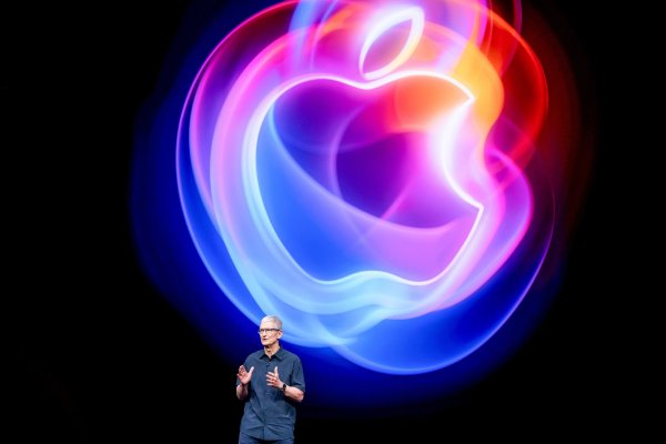 <p>Tras la conferencia anual de desarrolladores, Apple no logra conquistar al mercado y sus acciones acumulan caída de 18% este año</p>