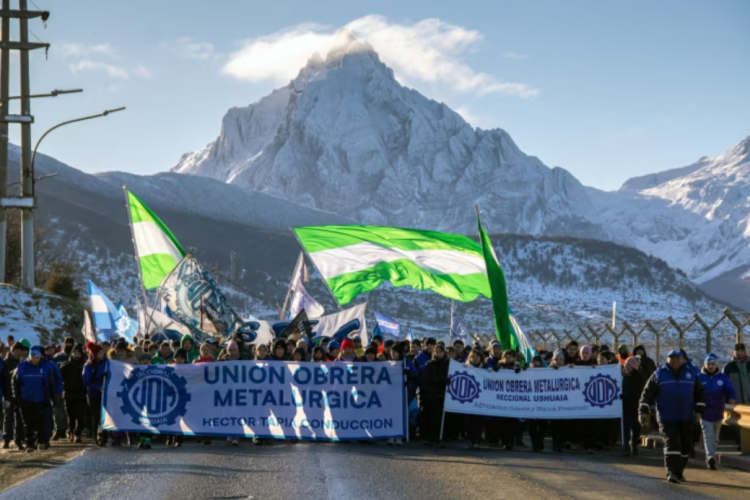 <p>Milei se enfrenta al bastión proteccionista más remoto de Argentina, cerca de la Antártida</p>