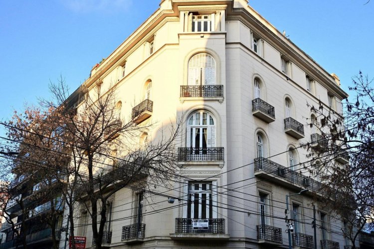 <p>¿Cuánto cuesta la propiedad donde Cristina Fernández pasaría su condena de prisión domiciliaria?</p>