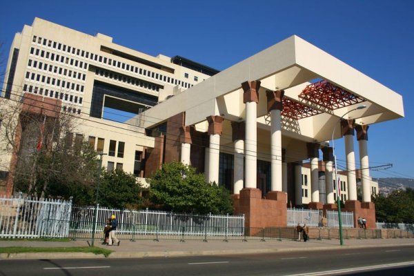 <p>Reforma al sistema político aprobada por el Senado podría provocar quiebres en la campaña electoral oficialista</p>