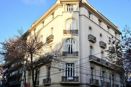 <p>¿Cuánto cuesta la propiedad donde Cristina Fernández pasaría su condena de prisión domiciliaria?</p>