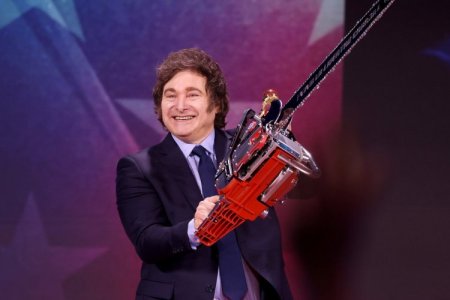 <p>Motosierra de Milei ha recortado 50.000 empleos públicos y el número seguirá creciendo</p>