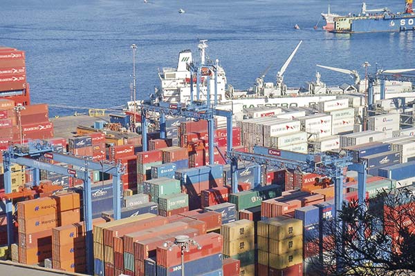 <p>Sin cobre ni litio, exportaciones marcan récord por servicios y el sector pesca-acuicultura</p>