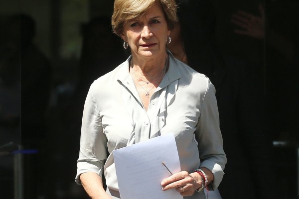 <p>Matthei refuerza su plan económico: confirma rebaja del impuesto corporativo a un 18% e incentivos fiscales para reducir precio de viviendas</p>