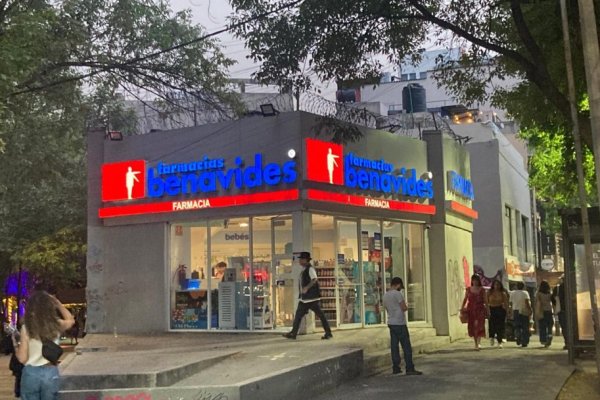 <p>Uno de los locales de Farmacias Benavides en Avenida Insurgentes, Ciudad de México. Foto: Rodrigo Martínez</p>