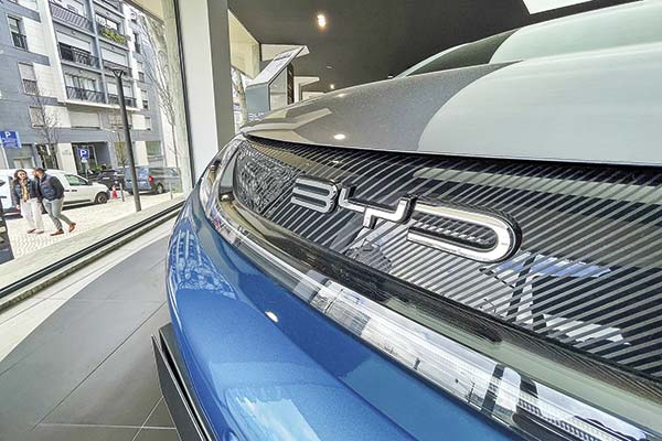 <p>Industria automotriz china al borde de la crisis por incumplimientos a proveedores y creciente deuda en medio de salvaje guerra de precios</p>
