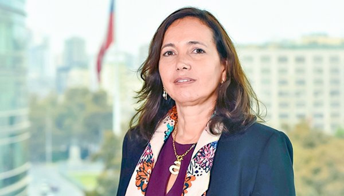 <p>CMF denuncia estafa y usurpación de nombre de presidenta Solange Berstein: entidad engaña a inversionistas en redes sociales</p>