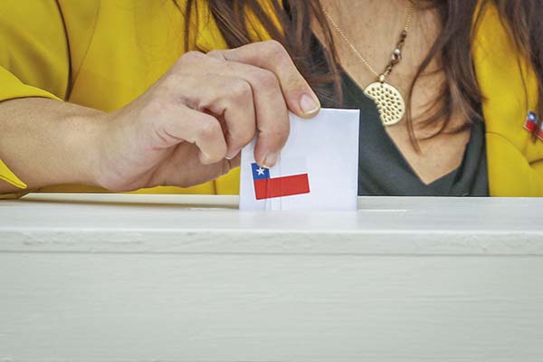 <p>¿Tiene sentido el embargo a las encuestas preelecciones con todo lo que se comparte en redes sociales? Expertos opinan sobre la norma</p>