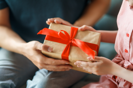 <p>Día del Padre en Argentina: comprar un regalo cuesta más del doble que en Estados Unidos</p>