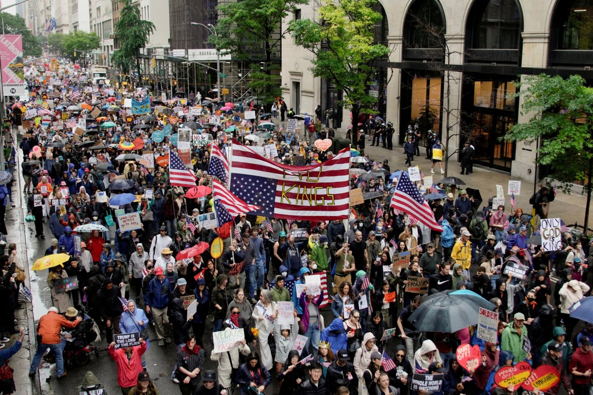 <p>Miles de personas salieron a las calles en Nueva York. (Fotos: Reuters)</p>