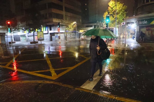 <p>Oficial: Sistema frontal deja 107 damnificados y cinco viviendas destruidas</p>