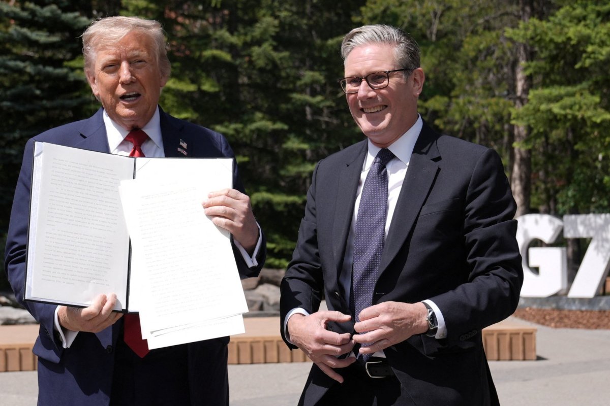<p>"Lo hemos firmado y ya está hecho": Trump y premier británico sellan el nuevo acuerdo comercial entre EEUU y Reino Unido</p>