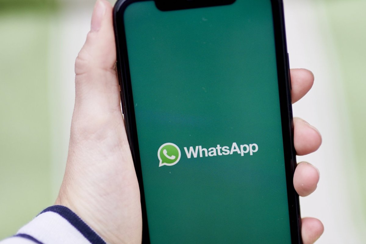 <p>Meta introduce publicidad en su plataforma de mensajería WhatsApp para reforzar los ingresos del grupo</p>