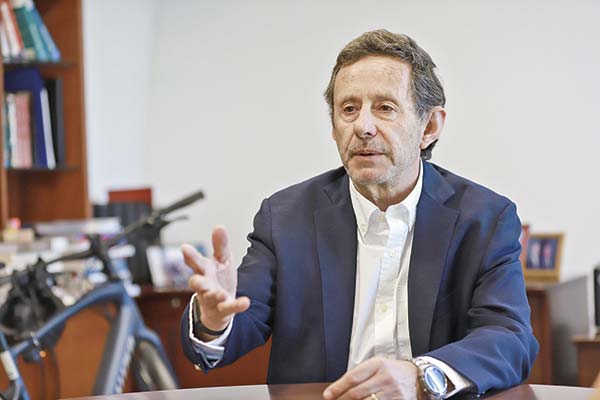 <p>José De Gregorio, decano de la Facultad de Economía y Negocios de la Universidad de Chile. Foto: Julio Castro</p>