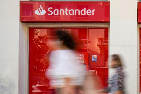 <p>Más de un millón de cuentas vistas y $7.000 promedio por transacción: el favorable balance del primer año de “Más Lucas Joven” de Banco Santander</p>