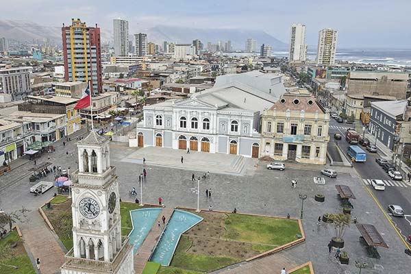 Permisos irregulares de obras inmobiliarias en Iquique desatan conflicto entre alcalde y actores del sector