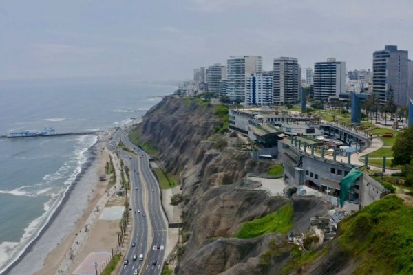 <p>Clausuran mall Larcomar en Miraflores tras fuerte sismo que sacudió a Lima y Parque Arauco asegura que es una medida "arbitraria"</p>