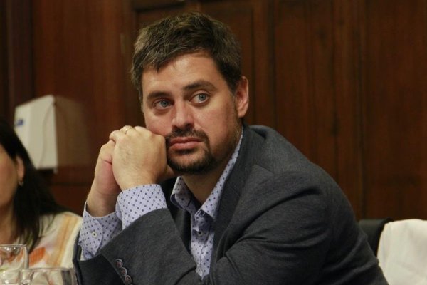 <p>Diputado Manouchehri (PS) especula que comando de Jara incorporaría “a Jadue en la misma calidad que tenían a Alf”</p>