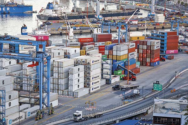 <p>Banco Central estima un impacto acotado de la guerra arancelaria sobre las exportaciones chilenas, pero ve riesgos</p>