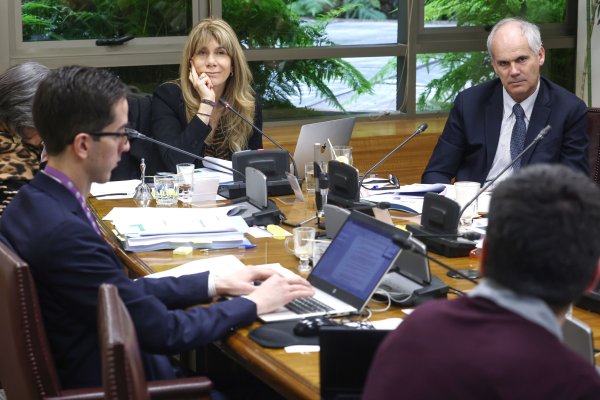 <p>Mejorar empleo, inversión y crecimiento tendencial: las preocupaciones de los senadores luego del IPoM</p>