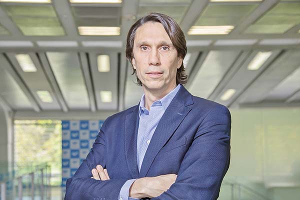CEO de Movistar debuta en Chile con reunión con ministro de Transportes y expresa la meta de fortalecer posición de la firma