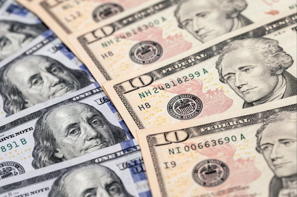 Dólar se dispara a $950 por tensiones en Medio Oriente