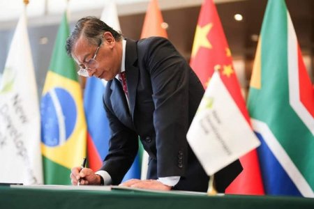 <p>Colombia logró su adhesión oficialmente al Nuevo Banco de Desarrollo de los Brics</p>
