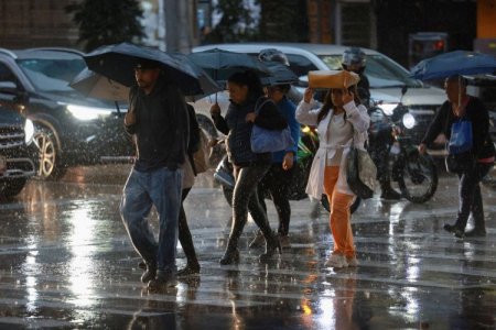 <p>Huracán Erick toca tierra como categoría 3 en costas del estado mexicano de Oaxaca</p>