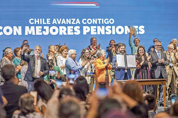 Deloitte Cadem: mundo empresarial ve en la reforma de pensiones el mayor legado de Boric