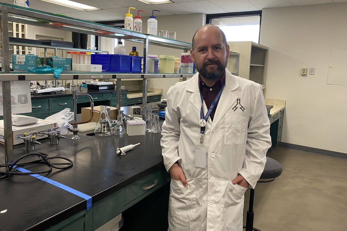 <p>El chileno que quiere frenar las metástasis del cáncer</p>