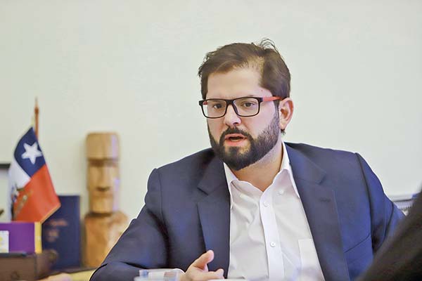 <p>Boric condena ataque de EEUU a Irán: "Tener poder no autoriza a utilizarlo vulnerando las reglas que como humanidad nos hemos dado"</p>