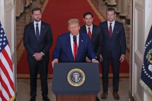 <p>Trump presiona a Irán para que haga la paz y amenaza con más ataques estadounidenses</p>