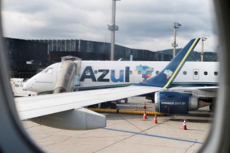<p>Brasileña Azul devuelve su primer avión regional en medio de su reestructuración</p>