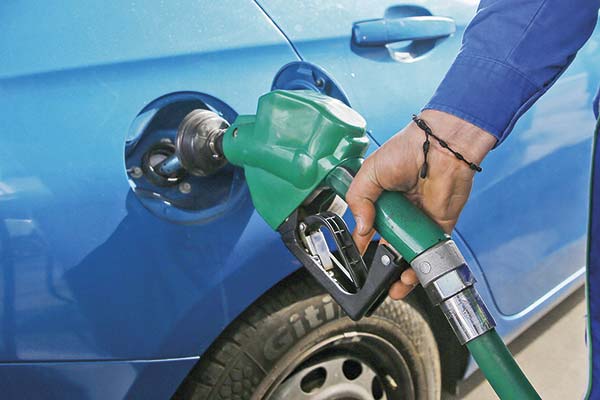 <p>En medio de la guerra en Medio Oriente: el amplio espacio de maniobra que tiene el Fisco chileno para contener nuevas alzas en los precios a los combustibles</p>