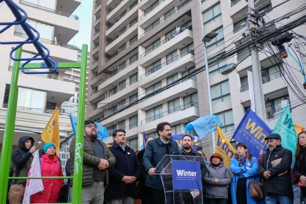 <p>¿Fin a los guetos verticales? Winter propone ley para regular densidad urbana y frenar construcción de mega edificios</p>