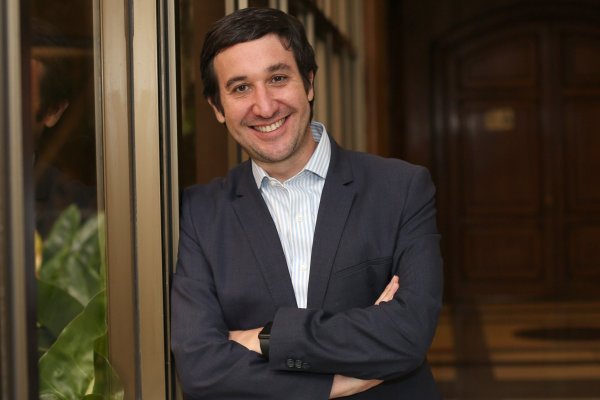 <p>Guillermo Ramírez (UDI) y el plan para eliminar contribuciones a primera vivienda: “En el gobierno de Evelyn Matthei se va a aprobar, pero va a tener una implementación gradual”</p>