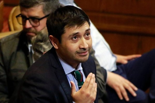 <p>CDE se querella por fraude al Fisco contra el diputado Miguel Ángel Calisto (exDC) por mal uso de asignaciones parlamentarias</p>