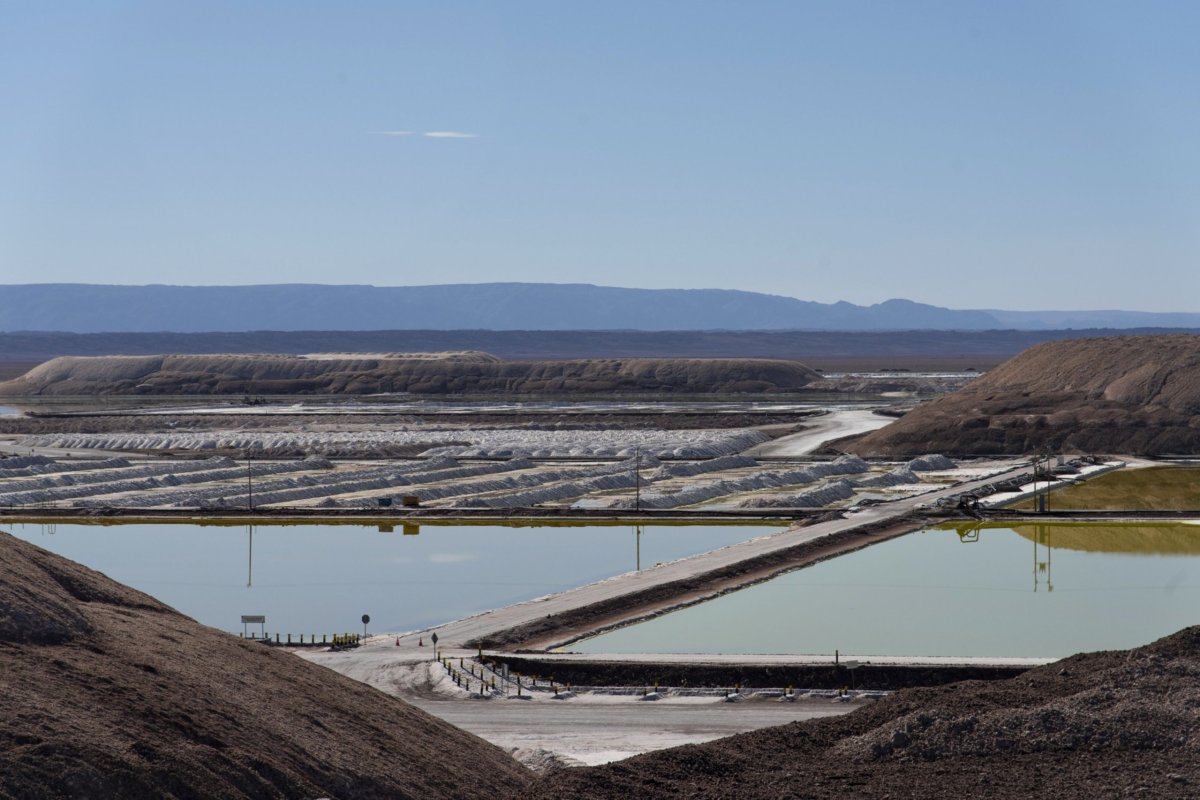 <p>SQM despide a 5% de su personal tras persistente baja en el precio del litio y busca aumentar competitividad</p>