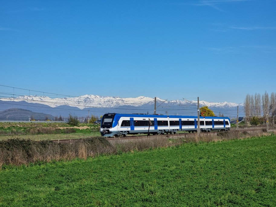 Cuatro consorcios internacionales buscan contrato millonario para trenes en Chile