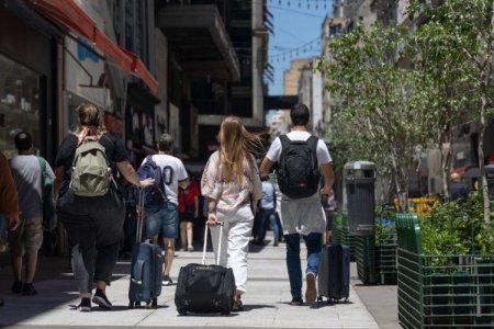 <p>Más de US$ 5.000 millones salieron de Argentina en el primer trimestre por mayor turismo</p>
