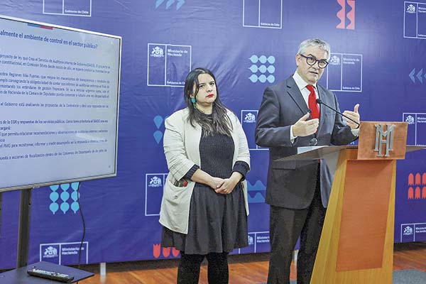 <p>Marcel abordó el reporte junto con la directora de Presupuestos (Dipres), Javiera Martínez. </p>