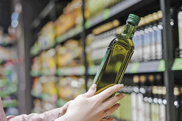 <p>Productores de aceite de oliva denuncian “red de alta envergadura” que vende alimentos fraudulentos en Chile</p>